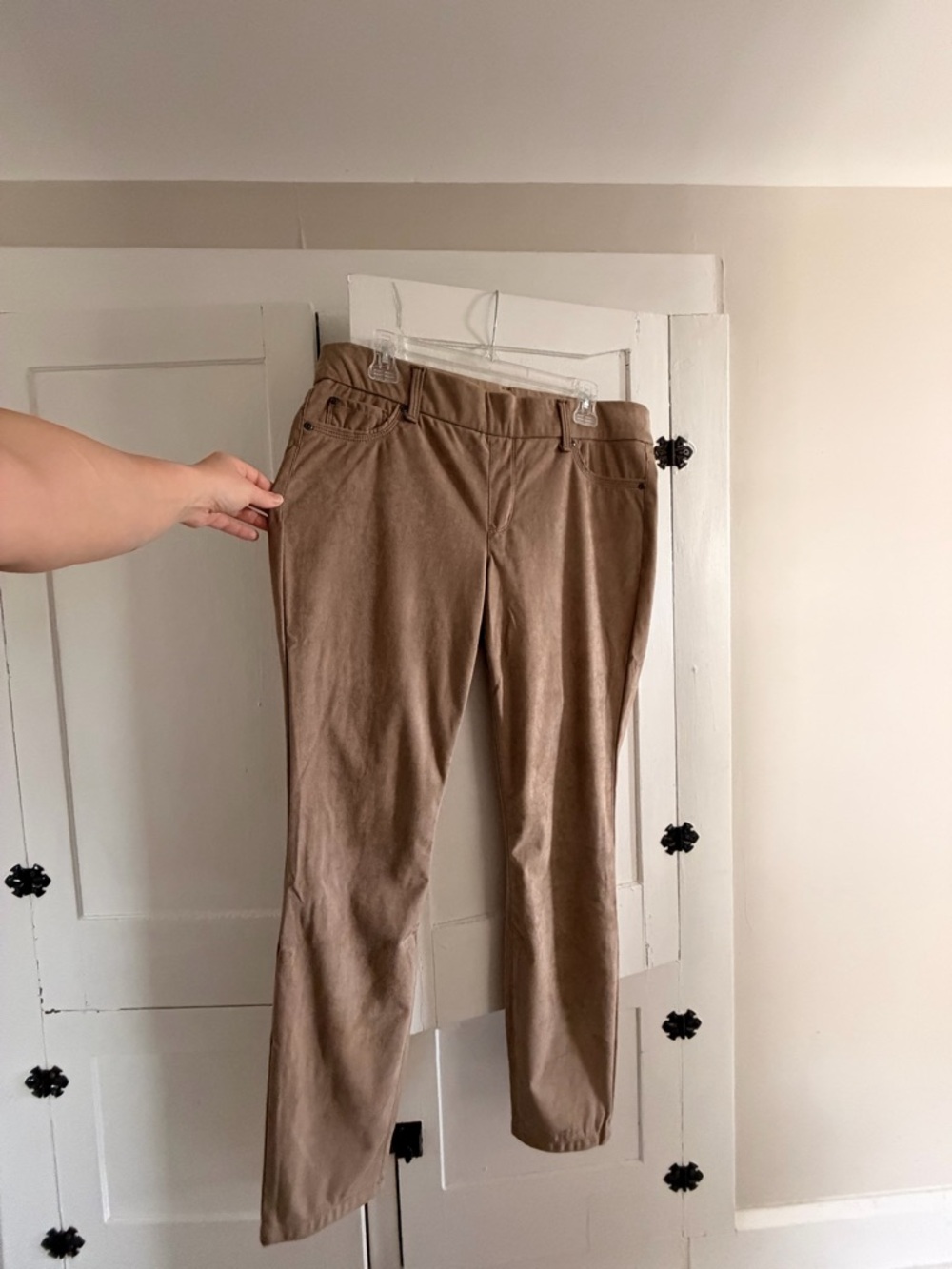 Women’s Straight Leg Pants in Taupe